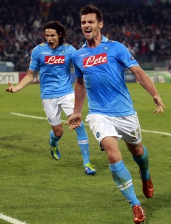 足球比赛中 足球比赛中